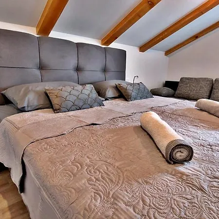 Vinodol 1 And 2 Apartament